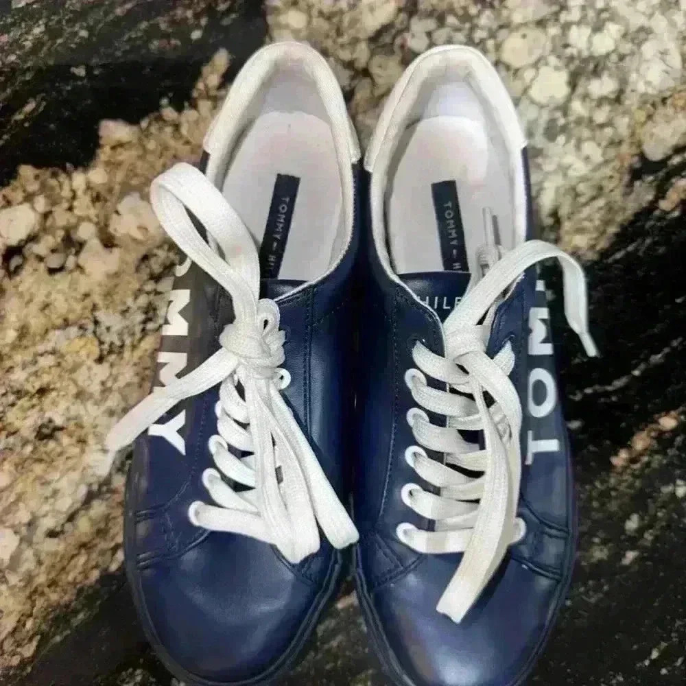 Tommy Hilfiger Sneakers for Woman. Size 6, Blue & White - Picture 5 of 12